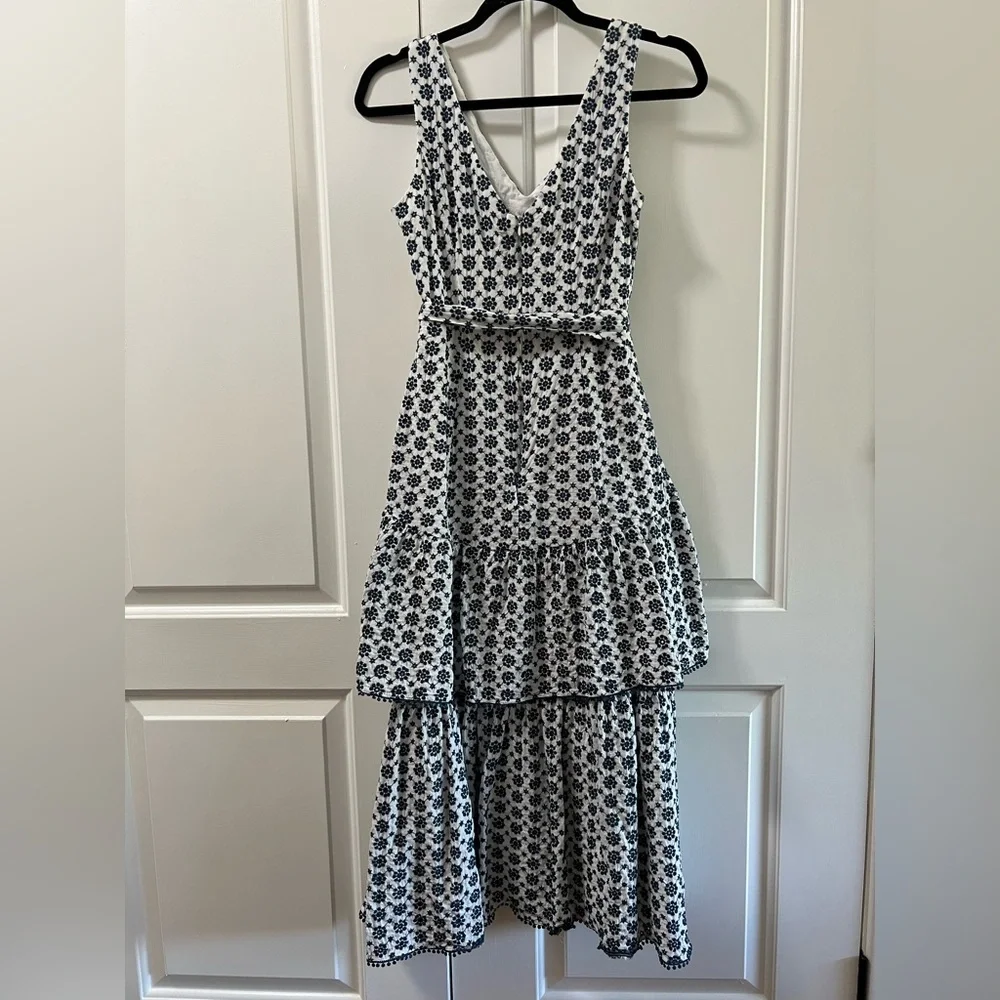 Blue and white floral Taylor midi dress, size 4 - Picture 4 of 5